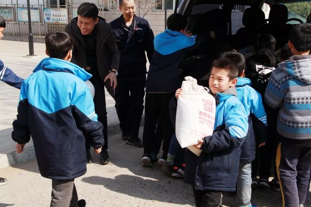 乾港愛(ài)心慈善日 乾港愛(ài)心慈善日