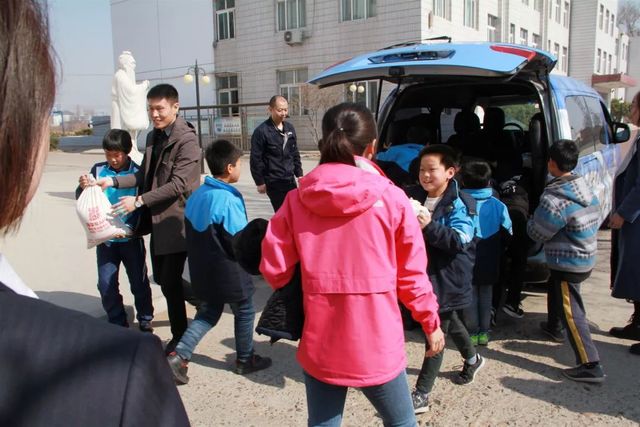 乾港愛(ài)心慈善日 乾港愛(ài)心慈善日